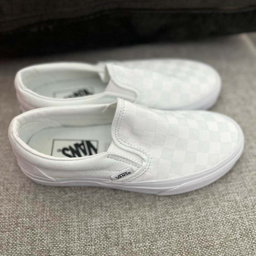 VANS white checkered slip-on size 5.5 women, size 4 kids. New without tags